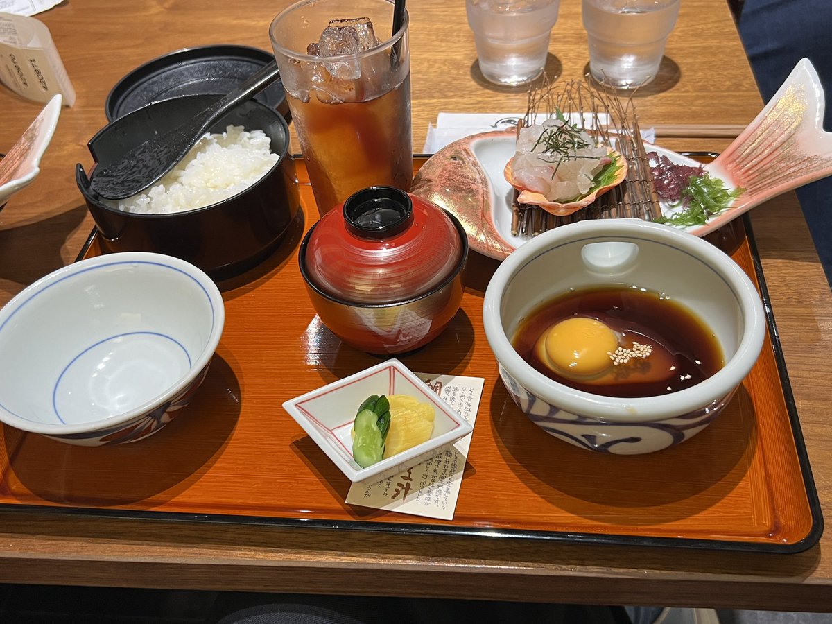 jinzo_tkc's tweet photo. @TMY_QUANTS 焼き豚卵飯🙂‍↕️
お願いなので！！宇和島鯛めしか！！今治焼き鳥を！！食べてください！！
鯛めしは空��でも食べれます！！ https://t.co/PFKuKxAWBK