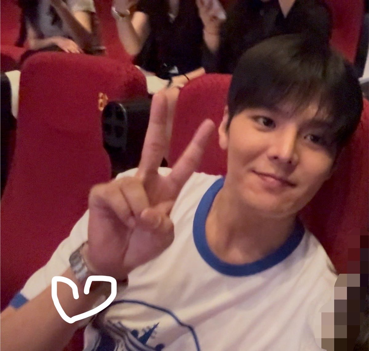 _ryeogom's tweet photo. 려운 내옆애 앉음ㅜㅜ https://t.co/T8LCCSKyX3