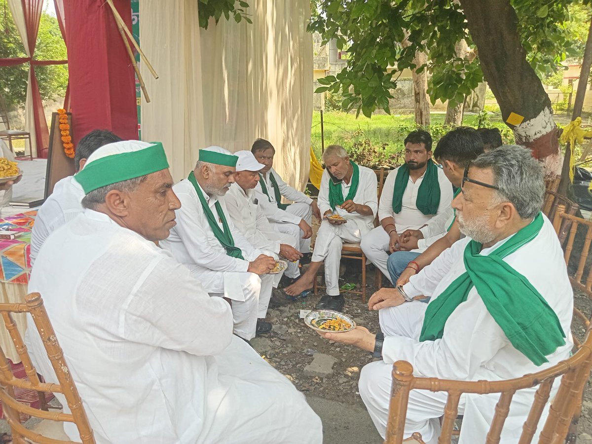 PunitKu91920945's tweet photo. 🌾 भाकियू (टिकैत) राष्ट्रीय सचिव चौ. विनय कुमार जी, मंडल अध्यक्ष अशोक चौधरी जी, जिला अध्यक्ष नरेश स्वामी जी के नेतृत्व में सहारनपुर में भव्य भंडारे का आयोजन हरिद्वार से आए डाक कावड़ियों व शिव भक्तों की सेवा के लिए सभी कार्यकर्ताओं का कोटि-कोटि धन्यवाद! 
@SaharanpurDm https://t.co/1WmrYqPHP9