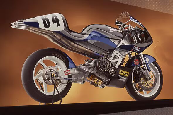 dada04mach's tweet photo. 1990年代後半
トゥラリス800
2スト2気筒
183馬力
フレームレスで車重119kg
怪物。。 https://t.co/5YMavvbe5c