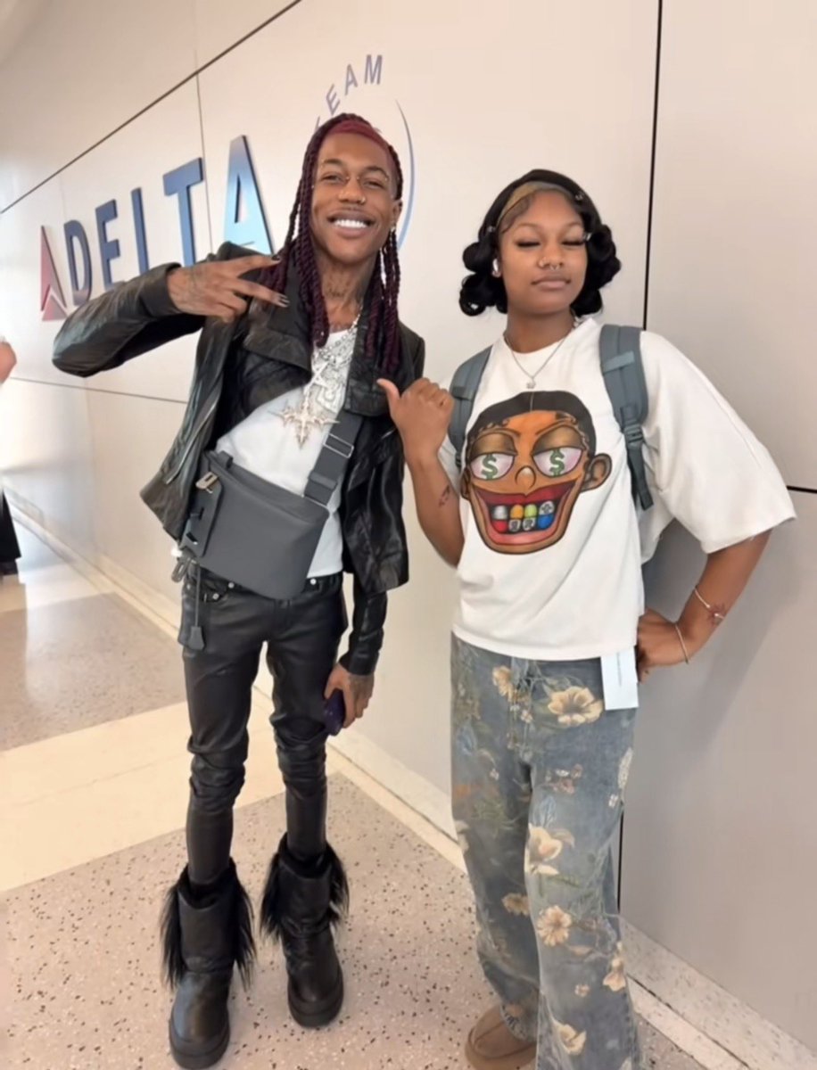 Lidesty's tweet photo. Destroy Lonely with a fan at airport 📸 https://t.co/Z5m4B6iW9k