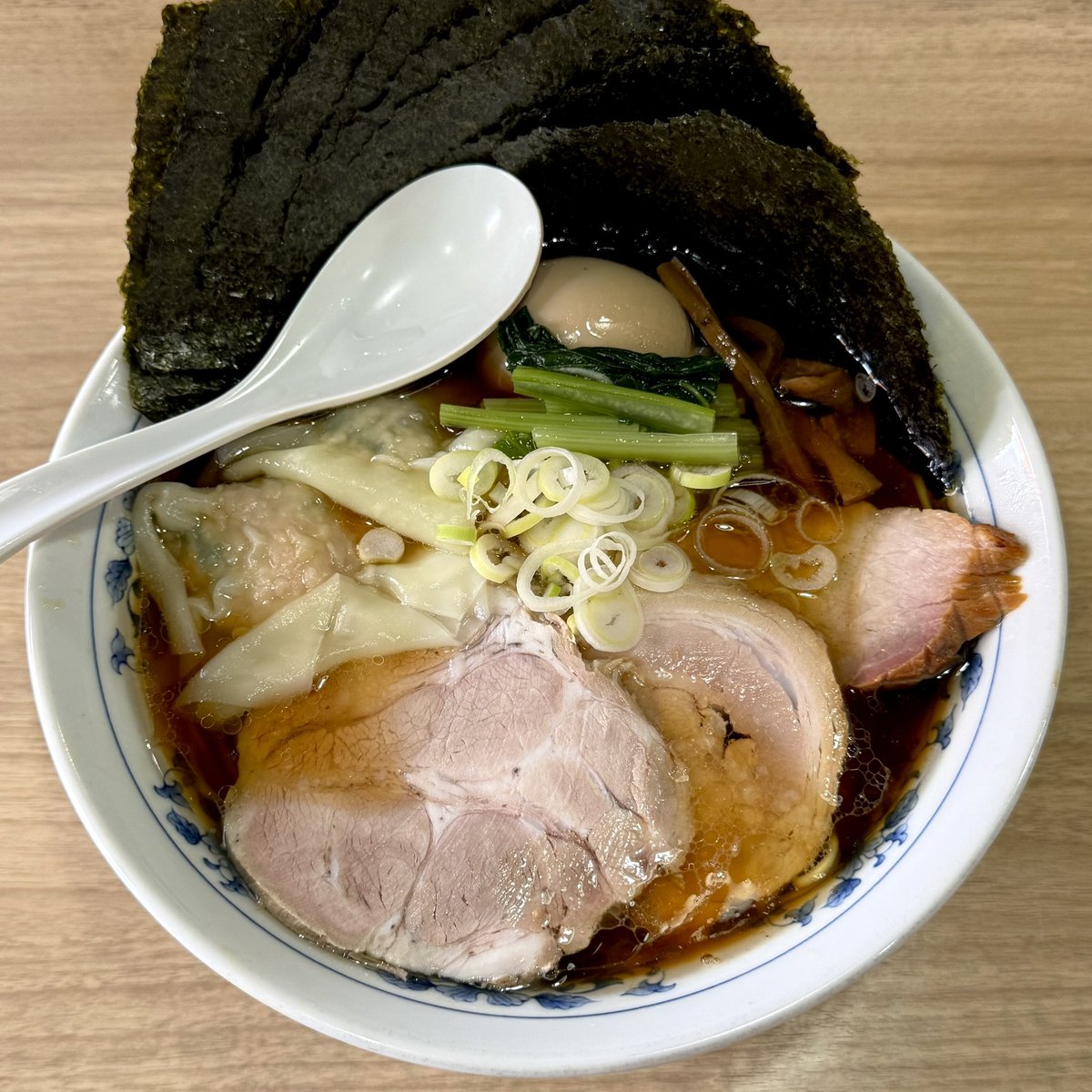 agenegix's tweet photo. やっと覆めん花木さん

明日からお休みに入るのでがんばって東中野へ

店前4人目に接続→店向かいに割込移動→連れ登場で代表待ち→店内ドリンク持込のマナー無視数え役満男女が正当に並んでいれば、二名様続きのオペが順調に回ったのになど考えながら汗だくで食べる久々デフォ今日もマジ最高でした😚 https://t.co/Y7mBwD5Mx5