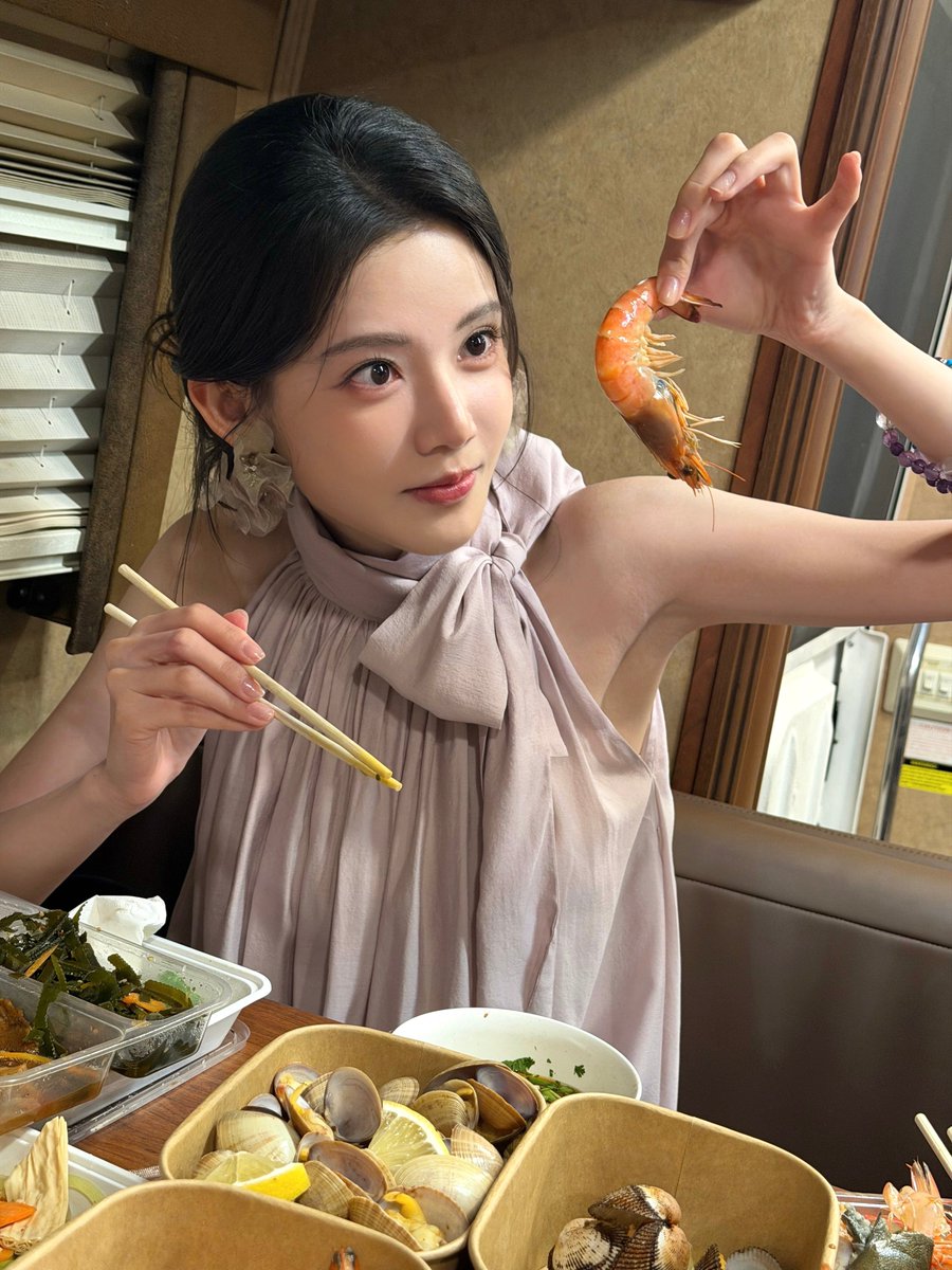 iwhitiz's tweet photo. 잘 먹고 다니는구나
🫳🏻🫳🏻🫳🏻 https://t.co/O9g8XYT990