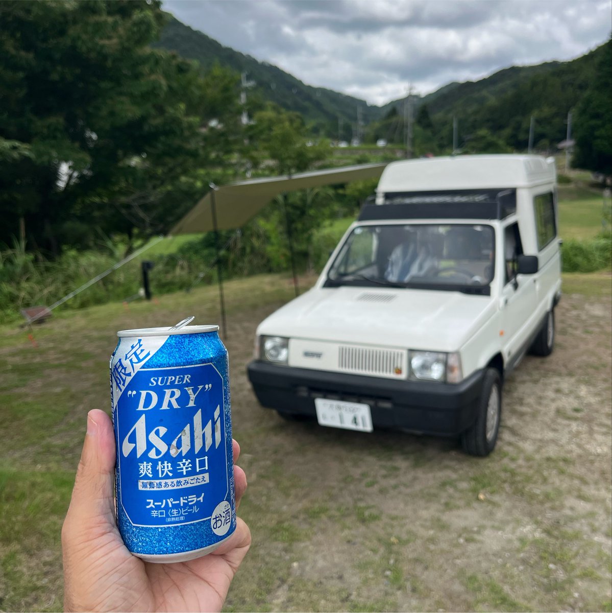 yuki_clx's tweet photo. サイドブレーキ引きたら3秒でプシュッと!暑い季節ですがslow camp NOSEでソロキャンプ、曇りで助かる〜
タープだけ張ってミニマムに車中泊、セアトはマイリビング仕様☆
子供連れが居なくて大人もプールOK!のんびりしまーす^_^
#ソロキャンプ #seattrans #seatterra #fiatpanda #スローキャンプ能勢 https://t.co/tefrAJdQoU