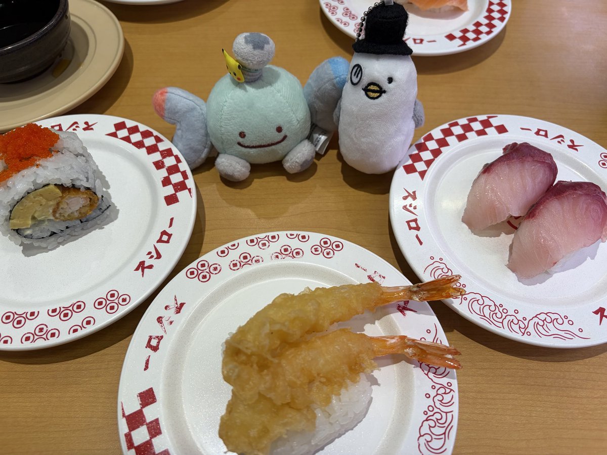 otofu_beancurd's tweet photo. 昨日イトーヨーカドーの鳩、ハトソンくんを仲間にしたので夏の思い出作りをしています🍣
そして久しぶりに本を買いました📕
『伝統色とトリノイロ』
色彩の歴史はちょっと勉強していたのですが、まだまだ知らないことだらけなので鳥達と一緒にどのように語られるのか読むのが楽しみなのです😁🐦 https://t.co/YkRaDTShbP