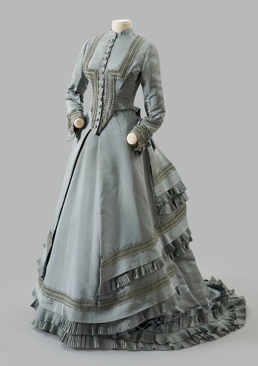 plummie9's tweet photo. Paris
Charles Worth
7 rue de la Paix

Afternoon Dress, c. 1873

Silk faille, silk taffeta trimmed with steel beads

@AlbanyInstitute 
#FashionHistory https://t.co/LvXgukP1SI