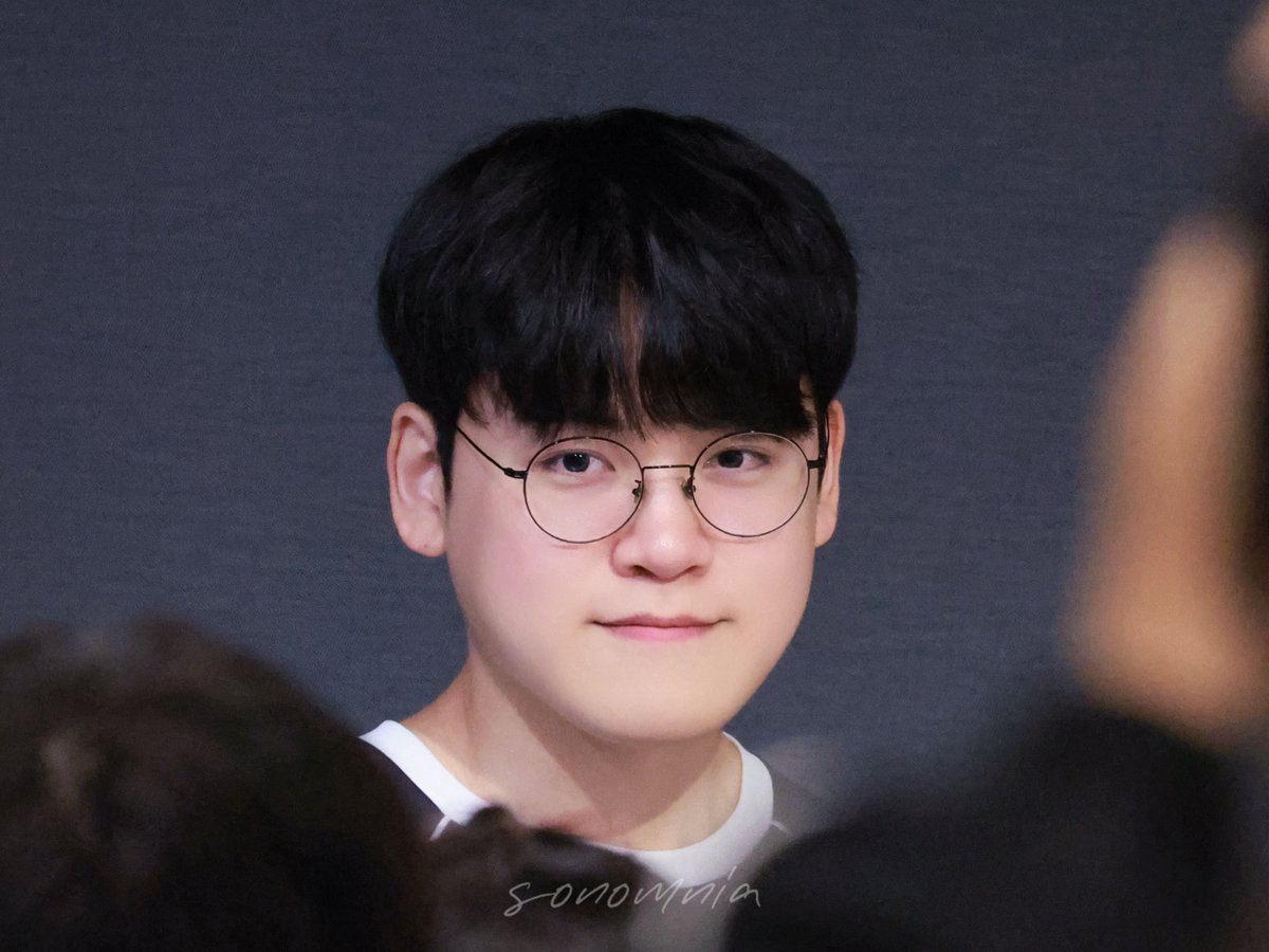 Vislat98's tweet photo. 260808｜HLE VS T1

귀여운 🐻 한 마리 포획🥰
#gumayusi https://t.co/h18tLKRZRn