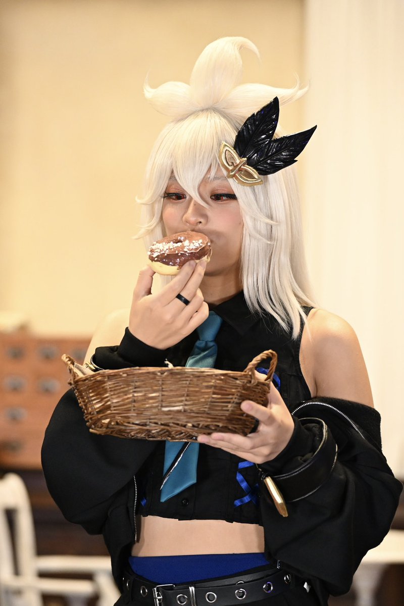 ktbkmaru's tweet photo. ドーナツを食べるゾーイとゼタ

どちらのドーナツ食べる姿も可愛いんだけどこんなに可愛いのベクトルが違うことある？

ゾーイの表情解釈一致すぎてBIGLOVE❤️

#グラブルEXフェス2026 https://t.co/9tqGUBEyCy