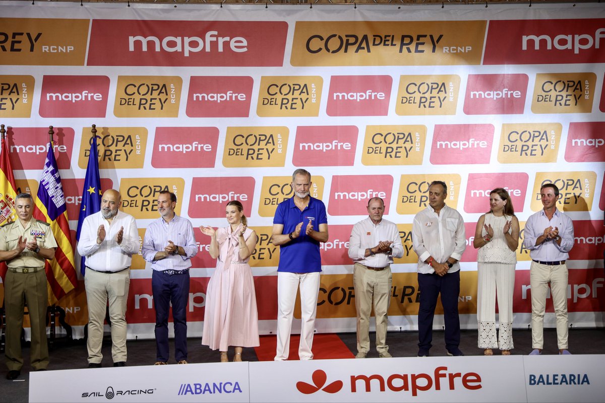 Ll_Galmes's tweet photo. Un honor participar, un any més, a l’entrega de trofeus de la 44a edició @copareymapfre amb el rei Felip al Palau de l’Almudaina, després duna setmana d’intensa i emocionant competició a la badia de Palma.

La meva enhorabona a Nola per proclamar-se campió absolut, així com a Hispania, que en el seu gran debut i amb el rei Felip com a patró, s’ha alçat amb el subcampionat de la categoria Abanca ORC 0.

Enhorabona també al @RCNPalma per l’excel·lent organització d’aquesta gran cita esportiva. És un privilegi que Mallorca aculli una competició de primer nivell que projecta la nostra illa internacionalment i posa en valor la seva extraordinària vocació i tradició nàutica.