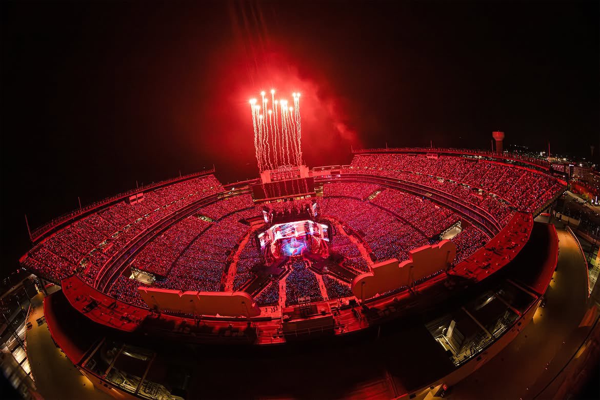 btschartsxdaily's tweet photo. #BTS via Instagram Post (3)💜

“BTS WORLD TOUR 'ARIRANG' IN FOXBOROUGH”
https://t.co/htaXxJdqbN https://t.co/KPLfYCVVzr