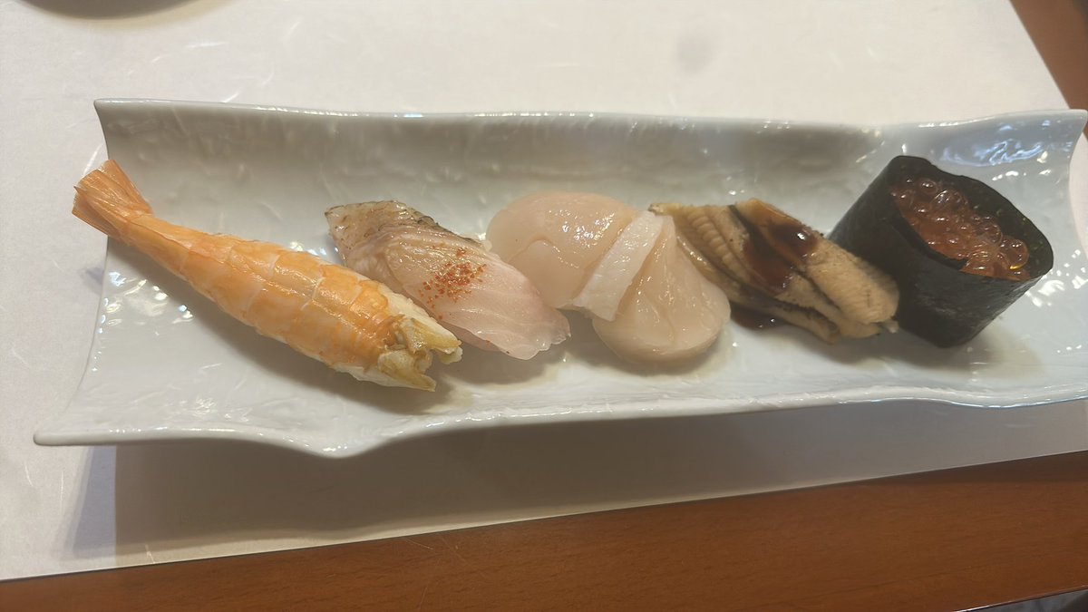 _kue3p's tweet photo. いいお寿司屋さんみつけた🍣ノドグロ美味 https://t.co/RMyZFZ2uIz