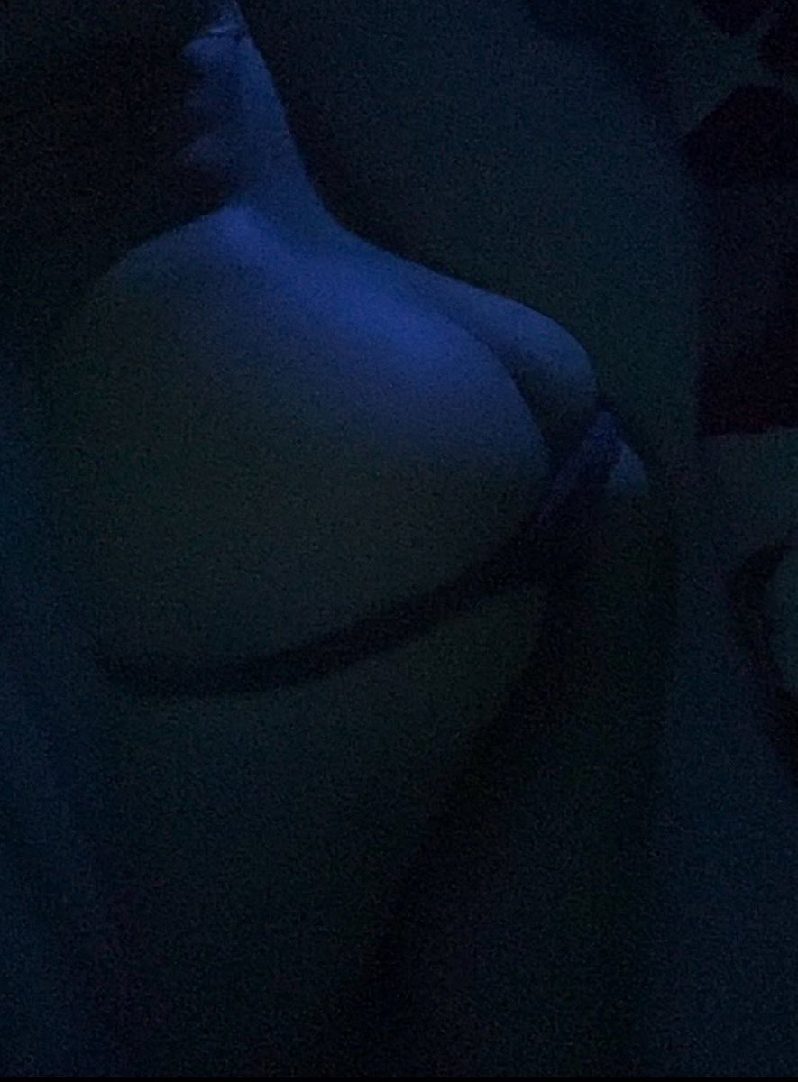 sawwvy2323's tweet photo. It’s dark in here (I’m spoiling yall tonight 🤭)
#nsfw #nsfwtwtًً #nsfwtwtً #nsfwtwtًًً #goon #goonette #gooner #horny #bi #wlw #lesbian #sexting #porn #slut https://t.co/AD2BshOjvT
