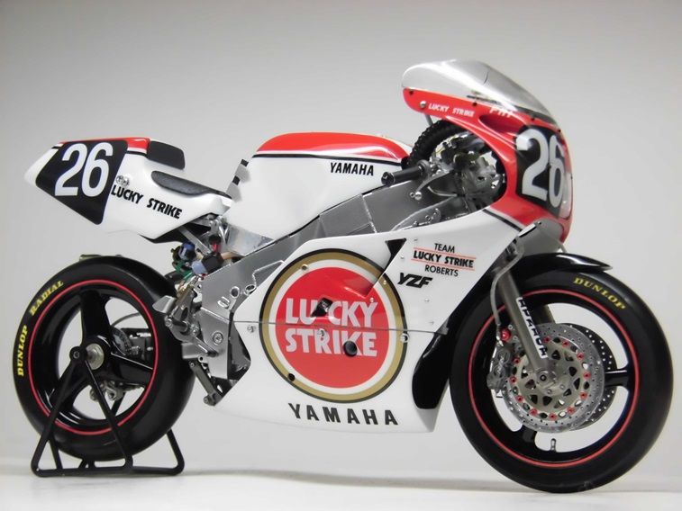 ReiModeling's tweet photo. 1/12 LUCKY STRIKE ROBERTS YAMAHA YZF750　＃26 John Kocinski &amp; Cal Rayborn  https://t.co/SbnHX5ZaIG 詳しくはブログで。

1/12 LUCKY STRIKE ROBERTS YAMAHA YZF750

＃26 John Kocinski &amp; Cal Raybornマシン製作しました💪 https://t.co/EOricsfqQu