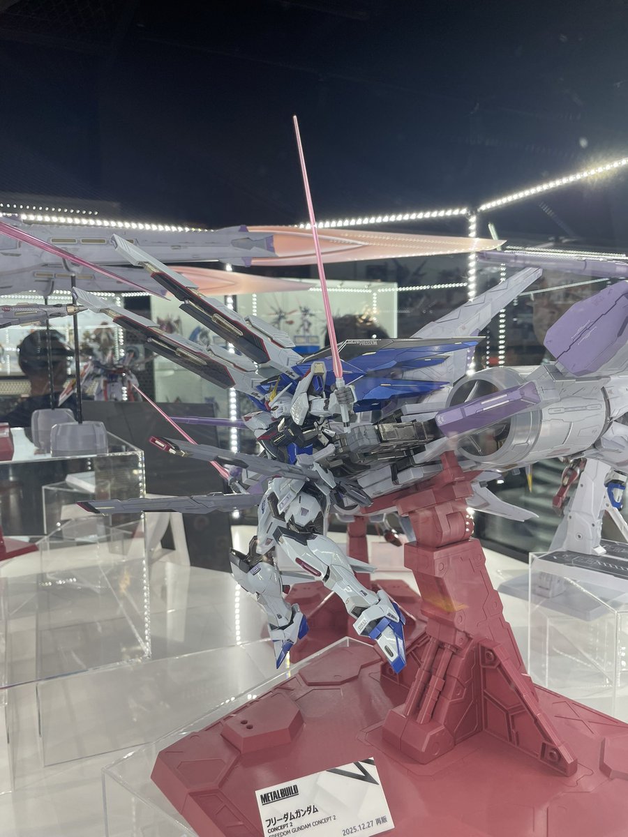 TKISK4's tweet photo. 連休中に組むガンプラ探しにアキバ行ったついでに見てきたメタルビルドミーティア
でけえ上にこだわりすげえ
個人的にスラスターの青の色分けがツボだった。

ちなみにプラモは
いつかはいつかはといいつつずっとスルーし続けてきたRGガオガイガーをついに。 https://t.co/7UPDzUHvde