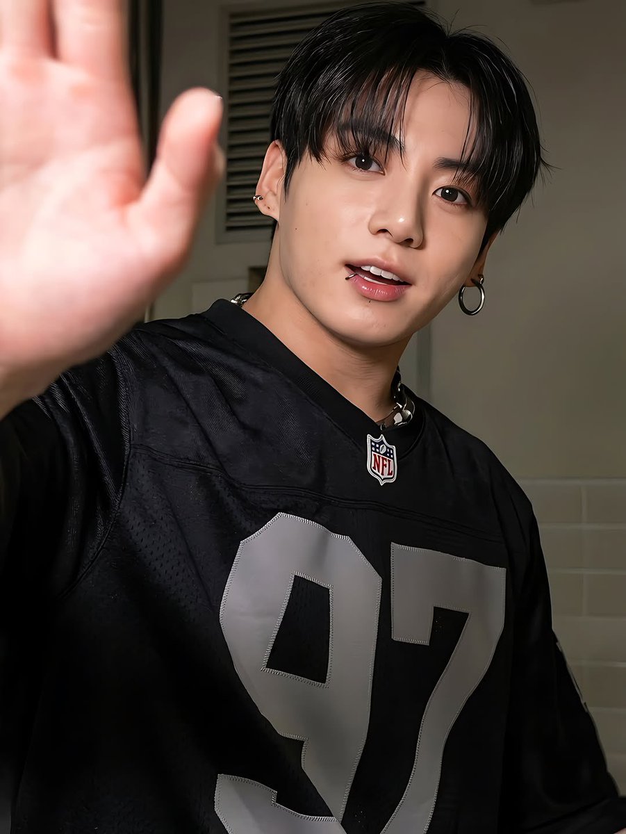 JEONKH_'s tweet photo. my crush https://t.co/NHyigXzcEn
