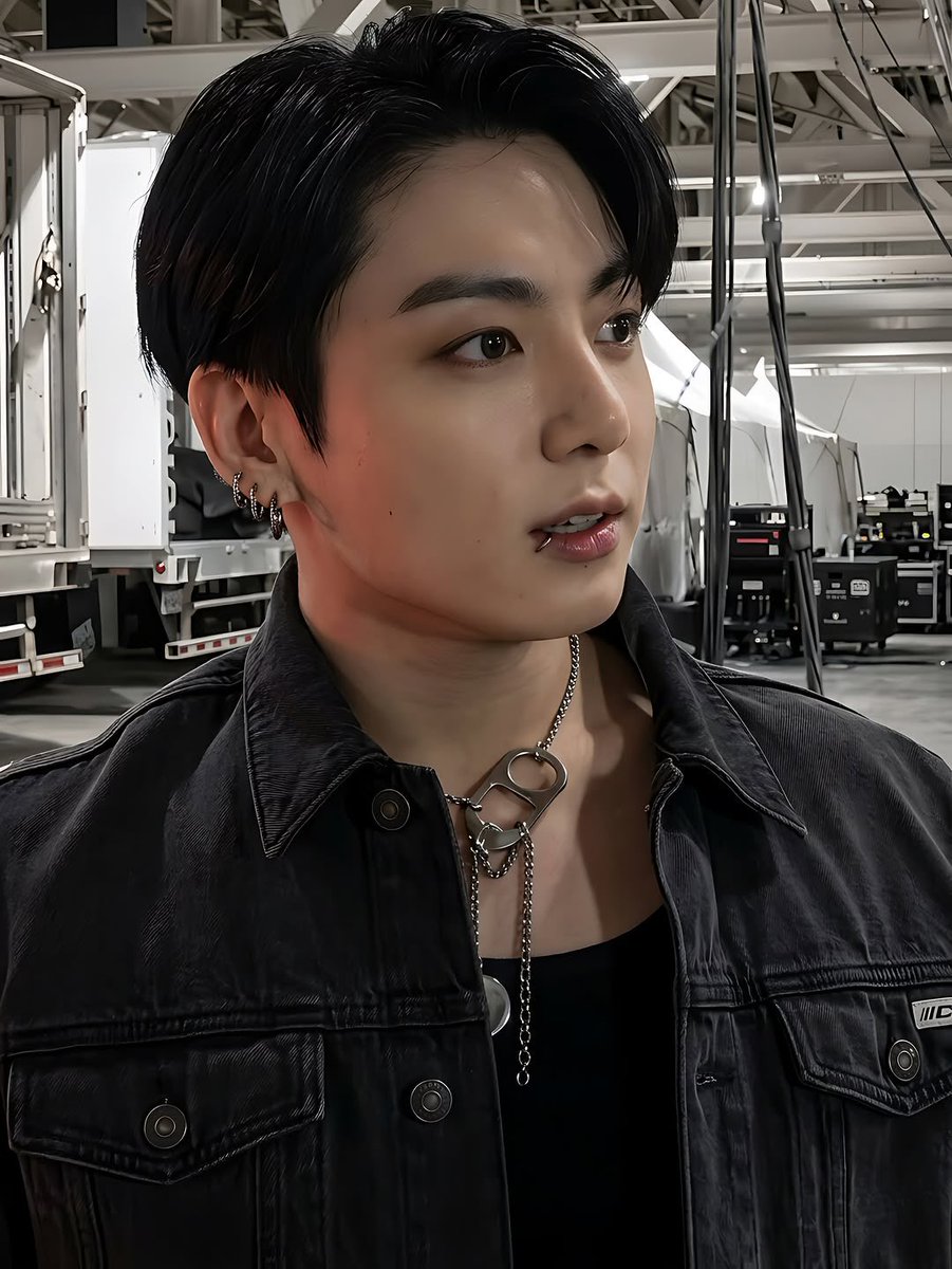 JEONKH_'s tweet photo. my crush https://t.co/NHyigXzcEn
