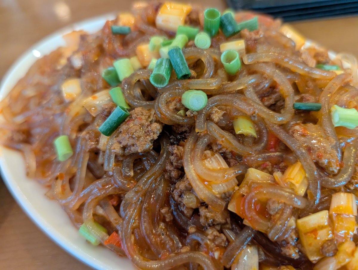 meta1127's tweet photo. チャオ。この暑さの中であえて春雨の辛煮を食べることに意義がある。 https://t.co/70zEz6xgj8