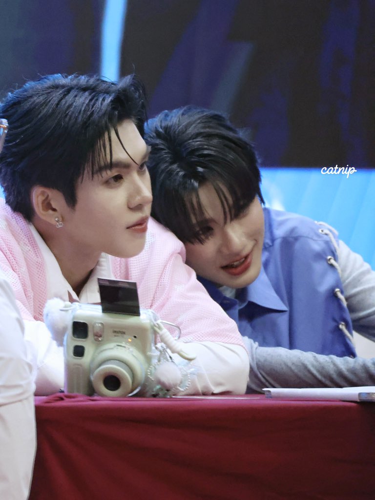 apieceofcatnip's tweet photo. 贴贴💕

#AuauSaveMeetYouinSummer #auausave #savewrg #auautnp https://t.co/B7QbFibcU8