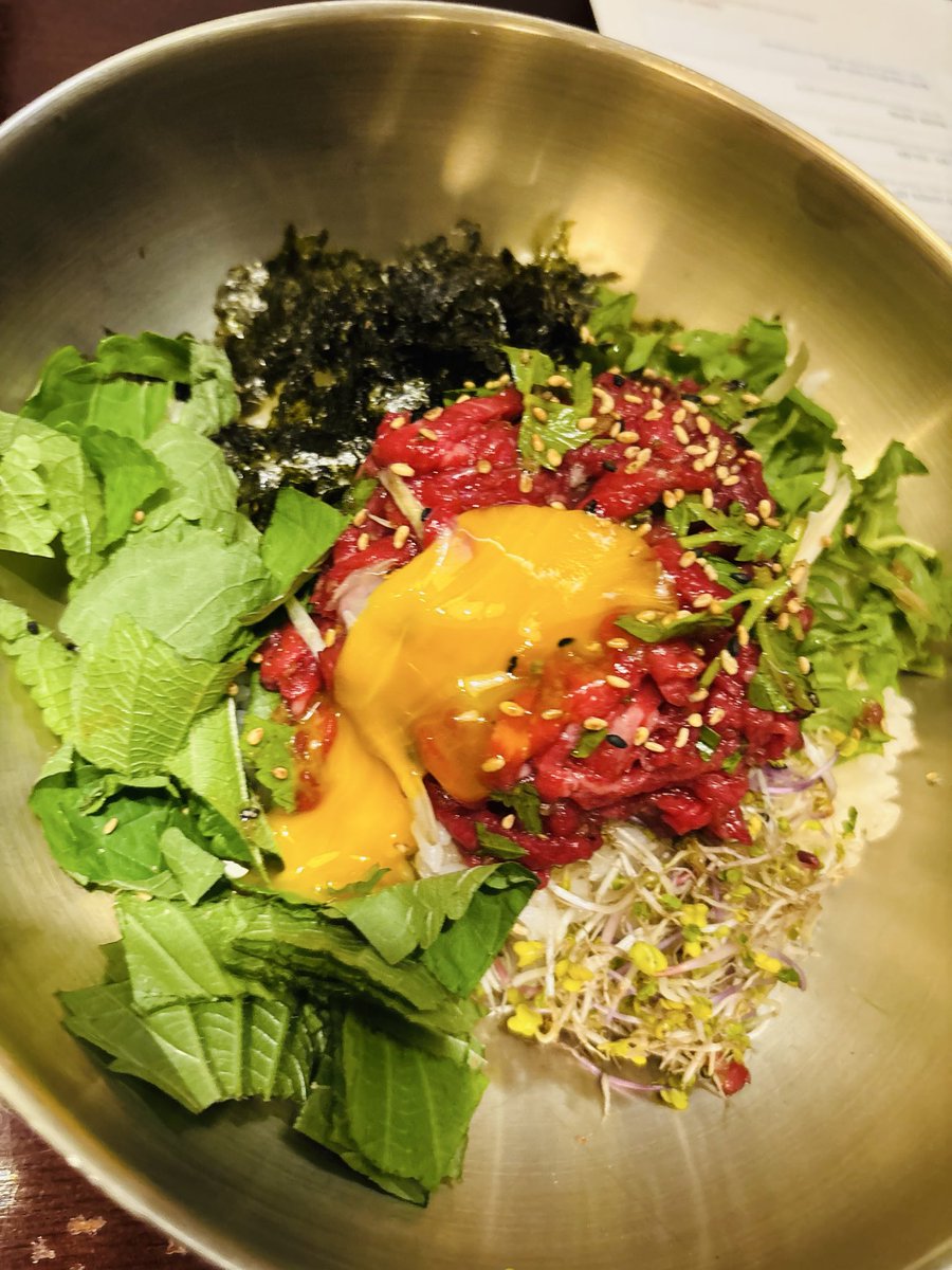 MasayoObs's tweet photo. 夜ご飯はホテル近くで見つけたユッケ専門店にて
ふらっと入ったが芸能人のサインもいっぱいの激うまの大当たり店だった😋
ここはまた訪れたいお店 https://t.co/1PdLyKuCCD