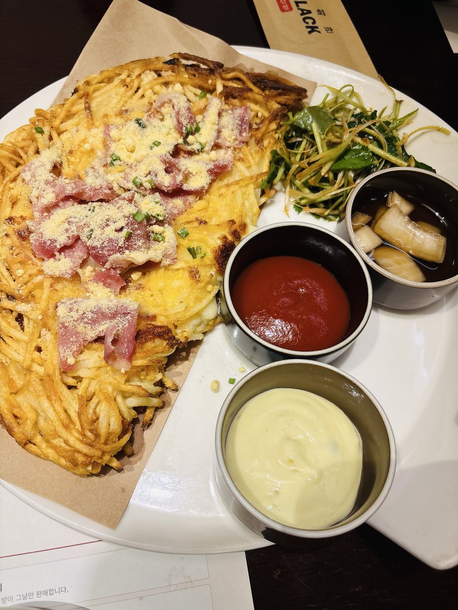 MasayoObs's tweet photo. 夜ご飯はホテル近くで見つけたユッケ専門店にて
ふらっと入ったが芸能人のサインもいっぱいの激うまの大当たり店だった😋
ここはまた訪れたいお店 https://t.co/1PdLyKuCCD