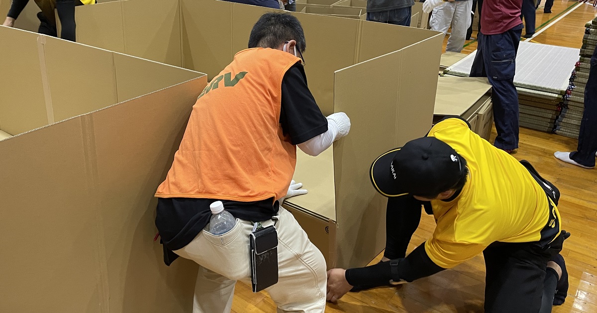 SeRV01's tweet photo. SeRV先遣隊は8月6日～8日まで3日間、宇城市へ出動し飲料水のお渡しや段ボールベッドの組み立て、壊れたブロック塀の搬出などニーズにあわせ活動しました。
https://t.co/LG4UO2QqBi https://t.co/iyp9j6Ycwf