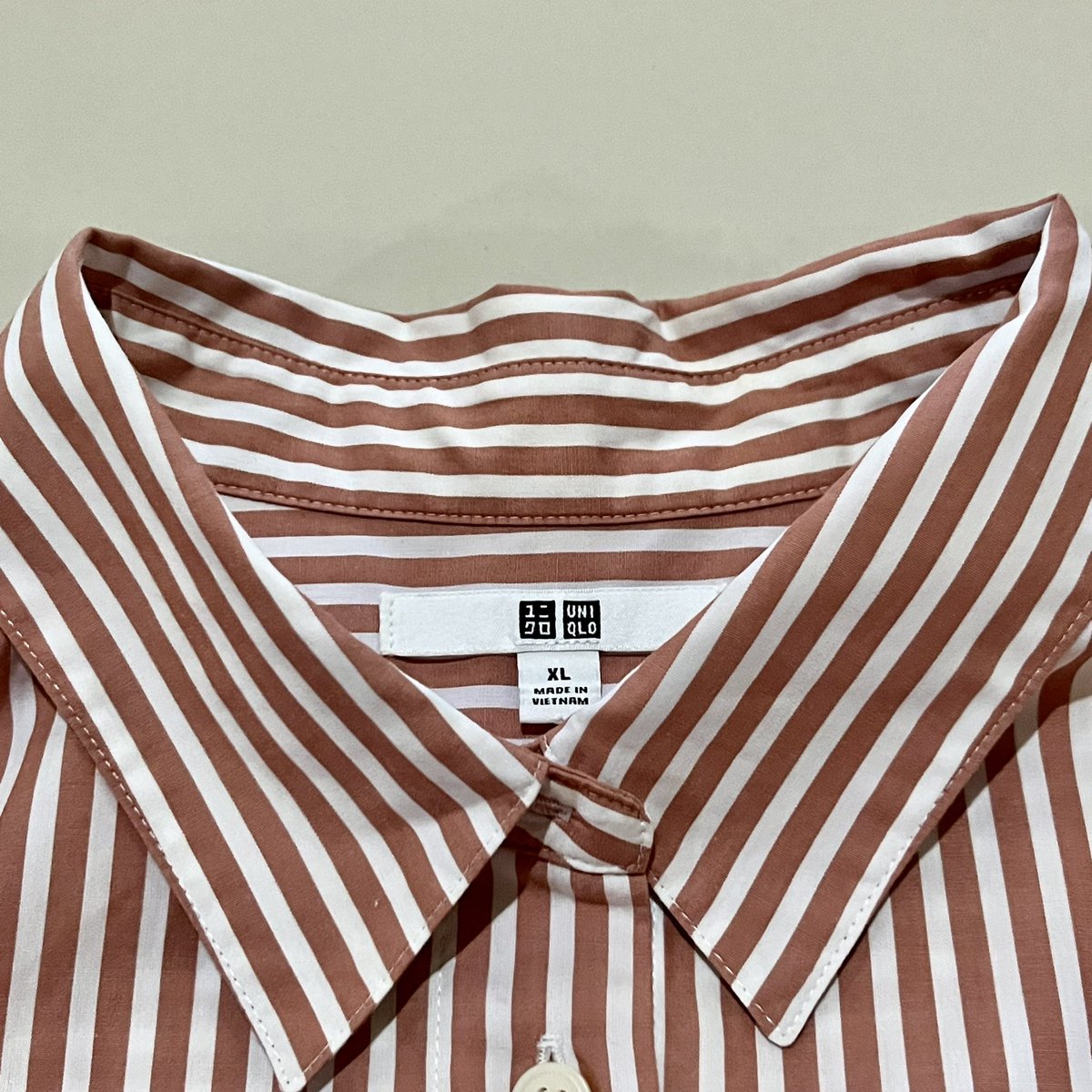 kai_jklmn's tweet photo. kemeja uniqlo 
uk xl
ld ± 100 cm 

bisa co 🍊 
35k https://t.co/2uXGh5IKLm
