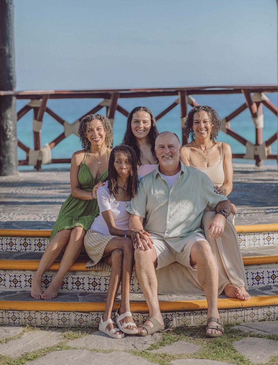 metrofive5's tweet photo. Recreating family photos shows that time changes everything but not family bond and love 🥹❤️ https://t.co/Z1x8dAotVS