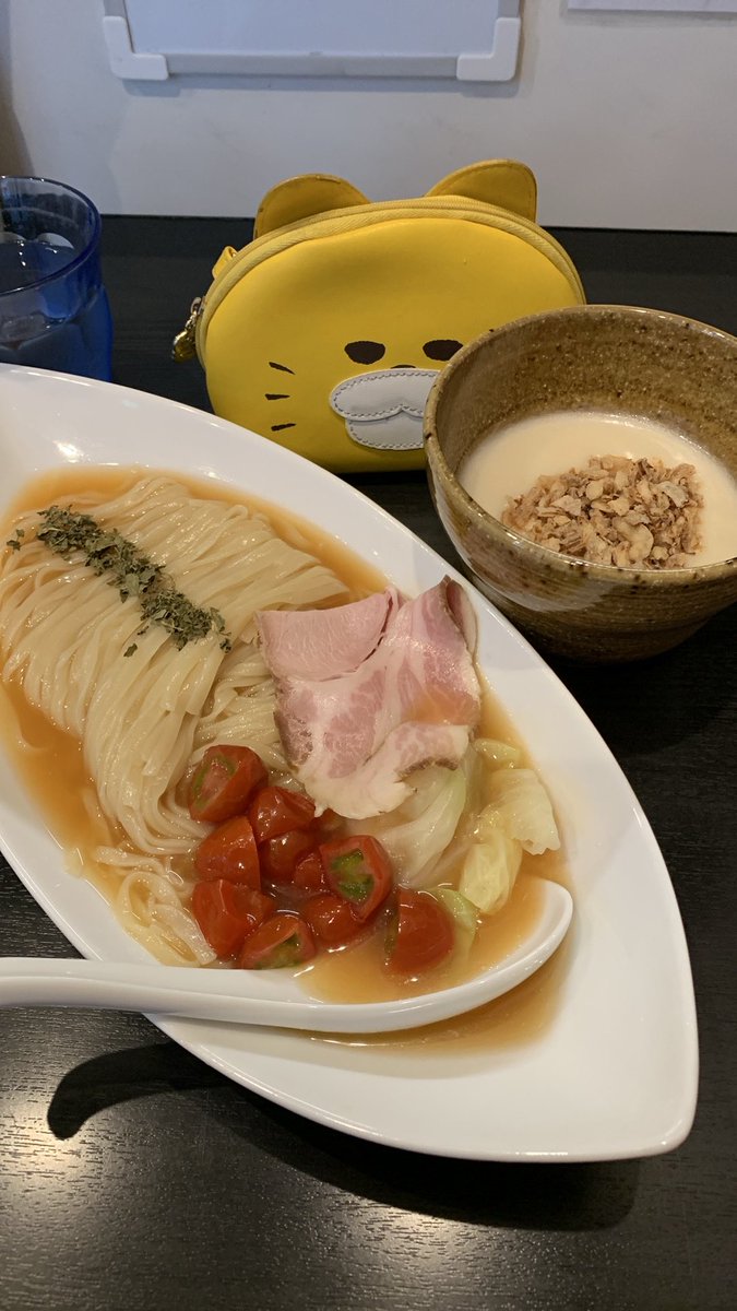 Piro02160216's tweet photo. シュガープラムと ベシャメルのトマトつけ麺 
#RISE 

今週の🦍
冷たいトマト🍅
麺の上にはシュガープラム
これがまた甘い
つけ汁には酸味の効いたトマト
そのままでも甘味の効いたあっさり麺
つけ汁につけると濃いシチューの麺
うまーい❤️
最後は合わせて温め直してもらって
１番のお楽しみスープ😍 https://t.co/UoQ4t29x0D