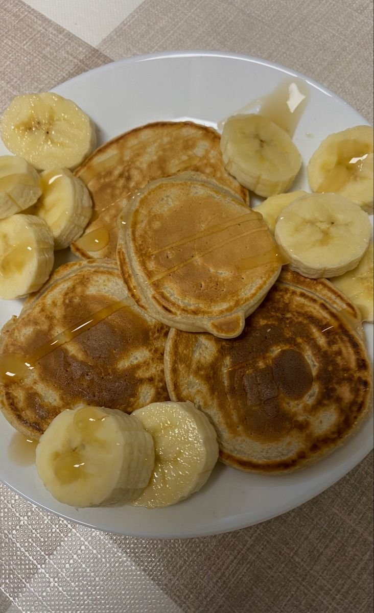 daily_dolce's tweet photo. Banana pancakes and honey >> https://t.co/DBPAbXdIFF
