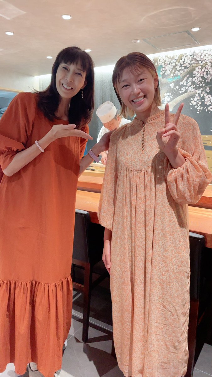 motoko_pink's tweet photo. 八王子実践の後輩
#野嶋華鈴
#八王子実践 
#バレーボール
元東レの、野嶋華鈴ちゃんが
いよいよ、ルーマニアへ🏐
クルージュナポカと言うチーム
皆様、かりんの新たな挑戦
応援📣よろしくお願いします🙇
先日まで、夢チャレバレーでも
コーチを務めて頂き、この数年は
世代も全く違うけど、仲間として
過ごして参りました。頑張れ！