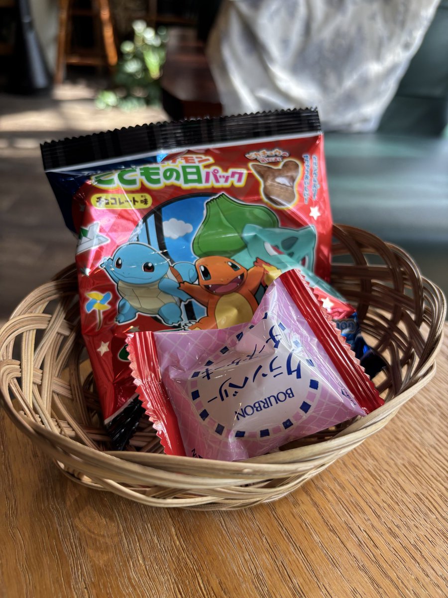 mamibears's tweet photo. ドリンク単品にはお菓子が付きますって書いて書いてあったけどこれが付いてきた😳 https://t.co/FDvGsldTkp