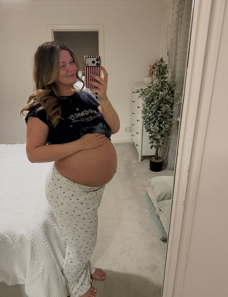 NikkiMcNeil1's tweet photo. Life recently ✨ soaking up the last moments of life as a 3 ♥️🐾 not long until we become 4 🧸 https://t.co/DIephEWBOQ
