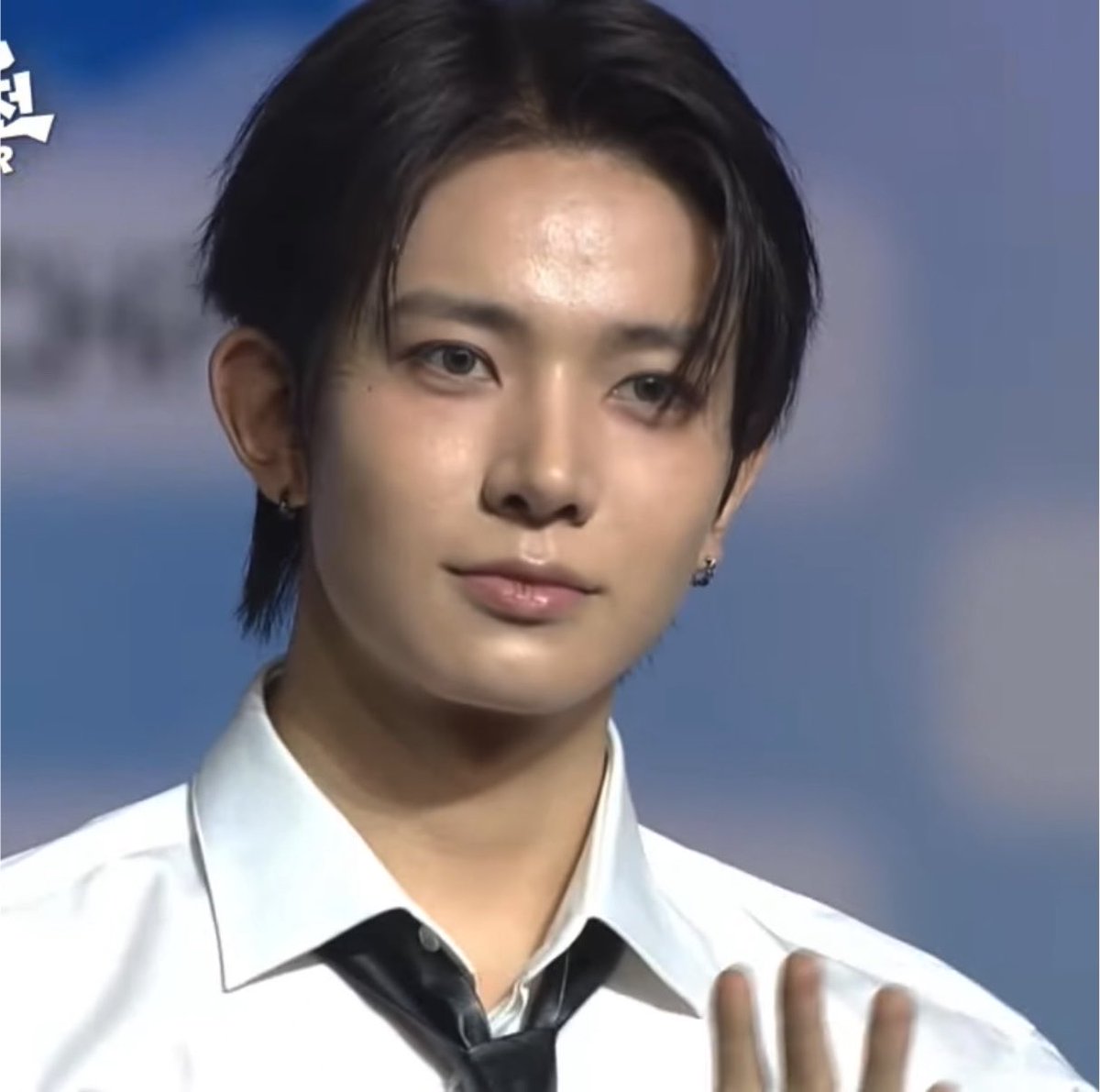 myheavanly's tweet photo. ผมดำหล่อมาก หล่อแบบ หล่ออะ แต่ถามคำเด้อลูก มีใครทำลิปหายบ่จ้า https://t.co/nQ0DN7Kit9