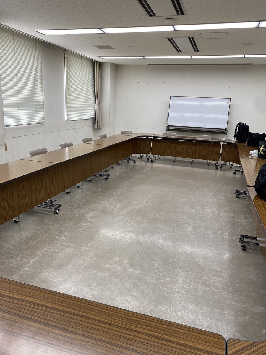 Ehime_yo1945's tweet photo. 本日、会員13名で役員会を行いました。
議題は語り継ぐ集い・ミニ資料展示会の打ち合わせです。 https://t.co/hIAEyRu8ru