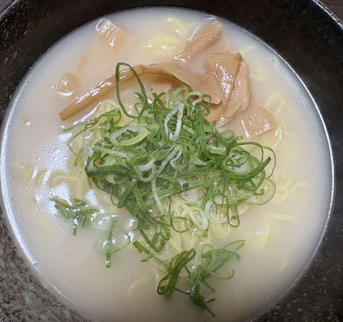 yousan528's tweet photo. 今日はやっと休み！
久しぶりに息子と家にいるので
スガキヤ食べます〜
昼間から乾杯🍻
#お昼ごはん　#ラーメン https://t.co/D4bxOA95mH
