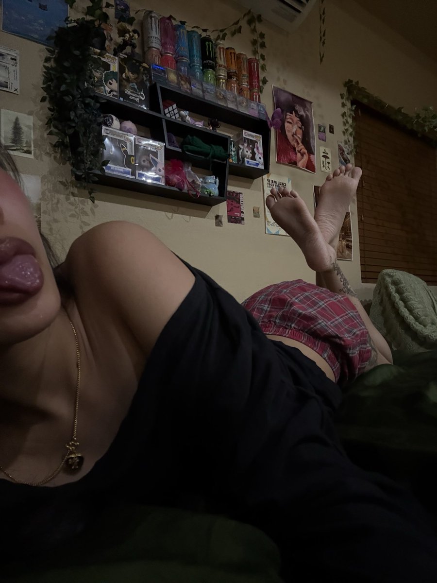 brattyjadde's tweet photo. 👣 for my good little puppies <33 https://t.co/0MNWLz8KHQ