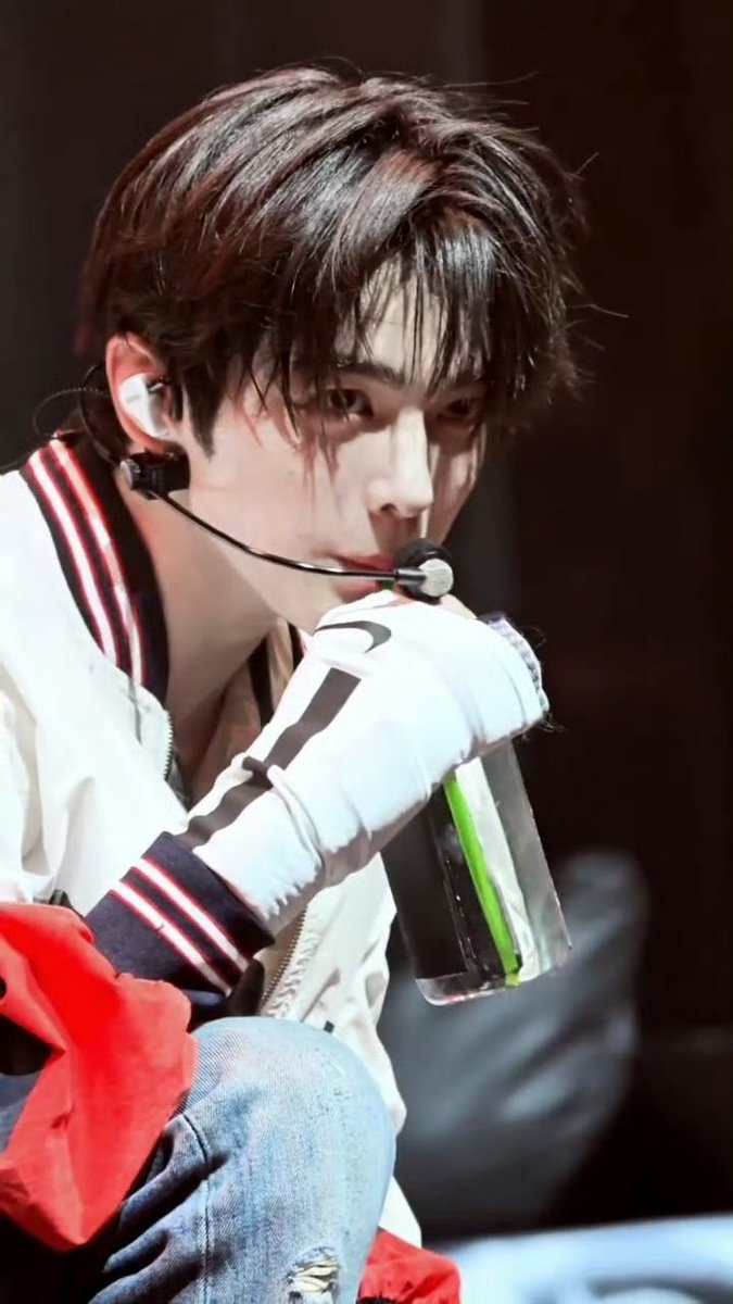 bmaokll's tweet photo. @keonhosmile_vn An IKEONIC presence like KEONHO’s can transform an entire stage, creating a HOGAN EFFECT that stays in your mind.

KEONHO AWES ATL

#TheAmazingKeonho
#PYPD_IN_ATLANTA
#KEONHO #건호 https://t.co/9pV0igYSR5