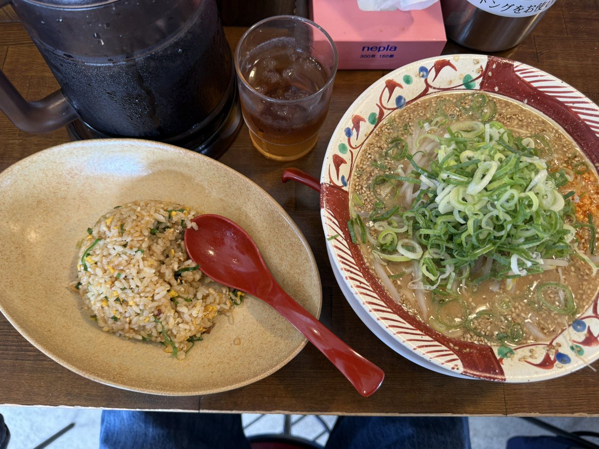 hoshiosenaryu7's tweet photo. 6年越しの想い叶った…大将に会えた☺️

うまみそラーメンもうまかったぁー！！…このチャーハン好きです。

#姫路
#べんてん屋 #大将 #ヒカル
#聖地巡り #カリスマ #YouTuber
 @bentenyahanada https://t.co/mswh1bgD41