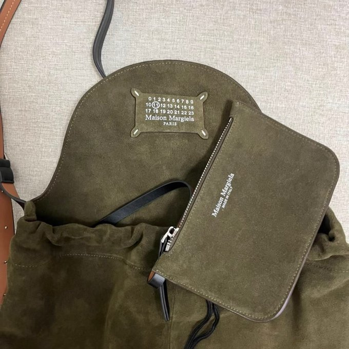 ebios1000's tweet photo. あら〜、このMargielaかわいいわね
カーキがここまで都会的に見えるのすごすぎる https://t.co/bDatqz9AZk