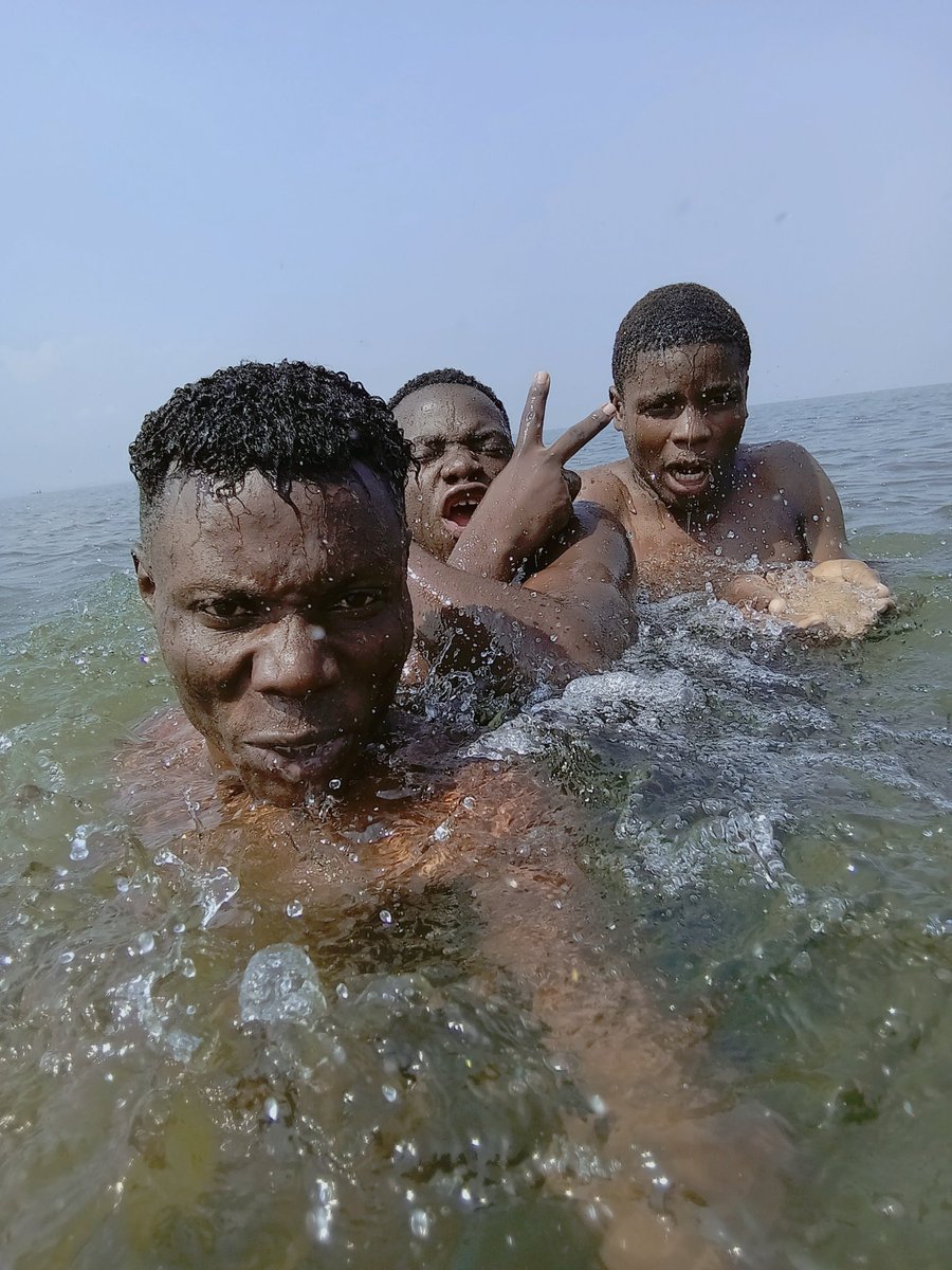 OfficiaClaudius's tweet photo. We went into the water and came out with a story 🌊✨️#beautifulmoments🥀💞 https://t.co/9XmNzPtmVS