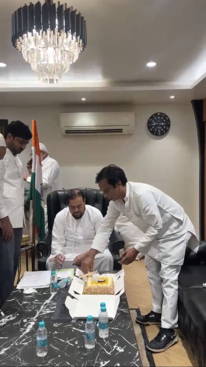 AdilJalis's tweet photo. योमें पैदाइश की दिली मुबारकबाद भाई आपको @abuasimazmi।
#happybirthday 

आदिल जलीस
प्रदेश सचिव समाजवादी पार्टी उo प्रo

@yadavakhilesh @abufarhanazmi 
@SamajwadiMah @poojashukla04 https://t.co/krKYjk0Vp3