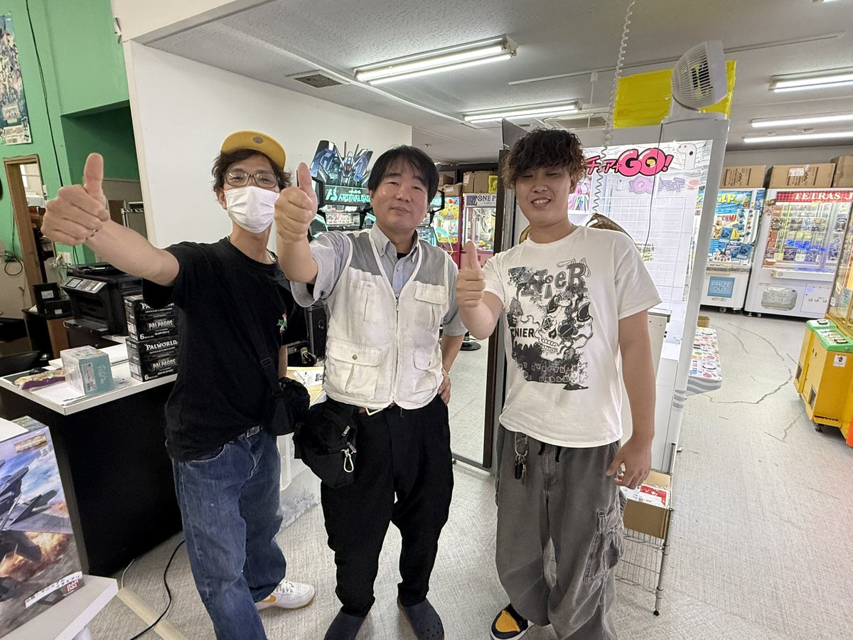 hoshiosenaryu7's tweet photo. 隣の遊楽舎店長にも会えたー！！

#姫路 #遊楽舎 #親子旅 #店長
#ヒカル聖地巡り

ボケもツッコミも光っていました😊笑
@tentyo_yusya https://t.co/Jg2RvhdYI5