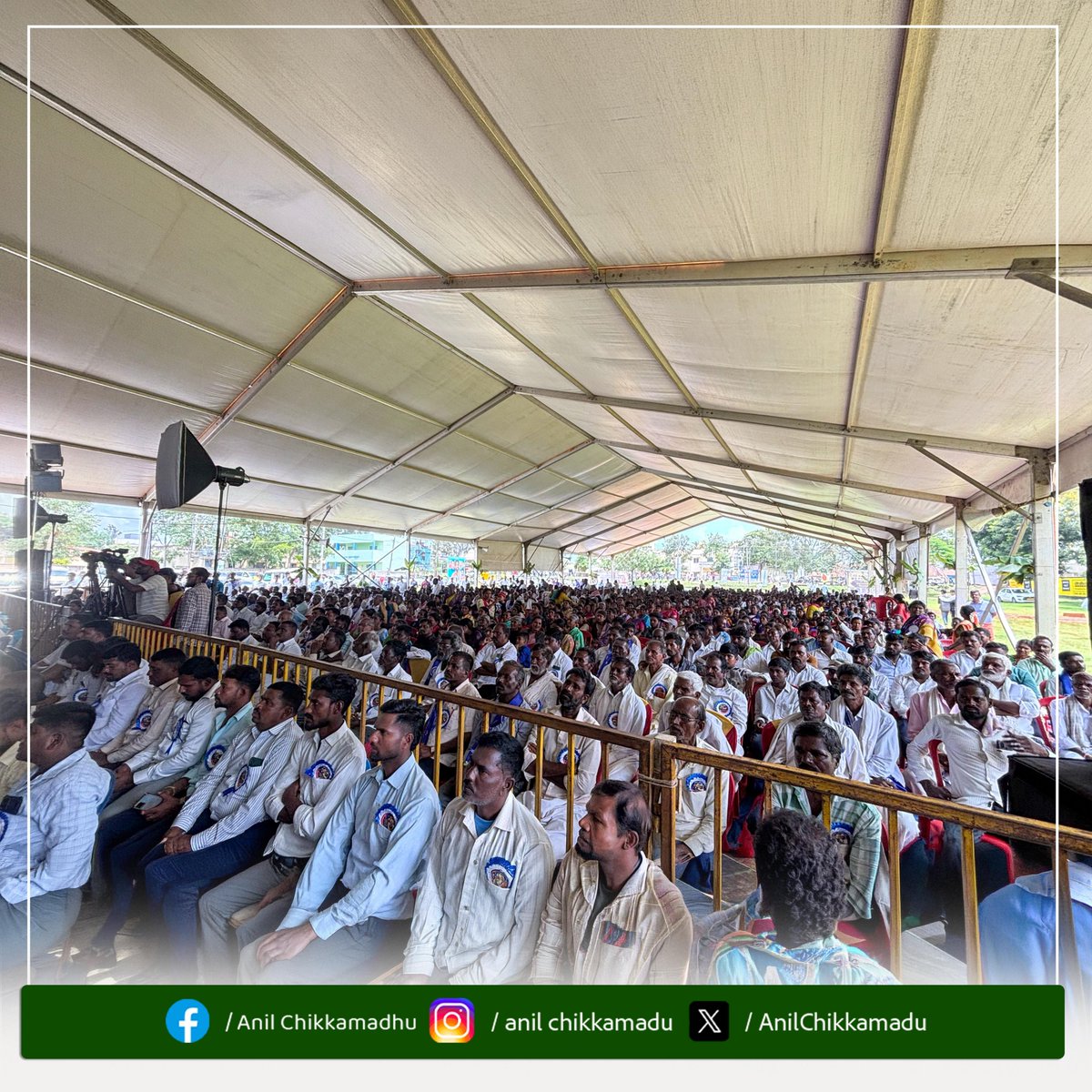 AnilChikkamadu's tweet photo. ದಿವ್ಯ ಸಾನಿಧ್ಯದಲ್ಲಿ ಹಾಗೂ  ಆಹಾರ ಮತ್ತು ನಾಗರಿಕ ಸರಬರಾಜು ಸಚಿವರಾದ ಶ್ರೀ ಕೆ.ಹೆಚ್. ಮುನಿಯಪ್ಪ ಮತ್ತು ಮೈಸೂರು ಜಿಲ್ಲೆಯ ಉಸ್ತುವಾರಿ ಸಚಿವರು ಮತ್ತು ನಗರಾಭಿವೃದ್ಧಿ ಸಚಿವರಾದ ಶ್ರೀ ಯತೀಂದ್ರ ಸಿದ್ದರಾಮಯ್ಯ ಅವರೊಂದಿಗೆ ದೀಪ ಬೆಳಗಿಸುವ ಮೂಲಕ ಕಾರ್ಯಕ್ರಮಕ್ಕೆ ಚಾಲನೆ ನೀಡಲಾಯಿತು.
2/2 https://t.co/R6sMfPsTRm