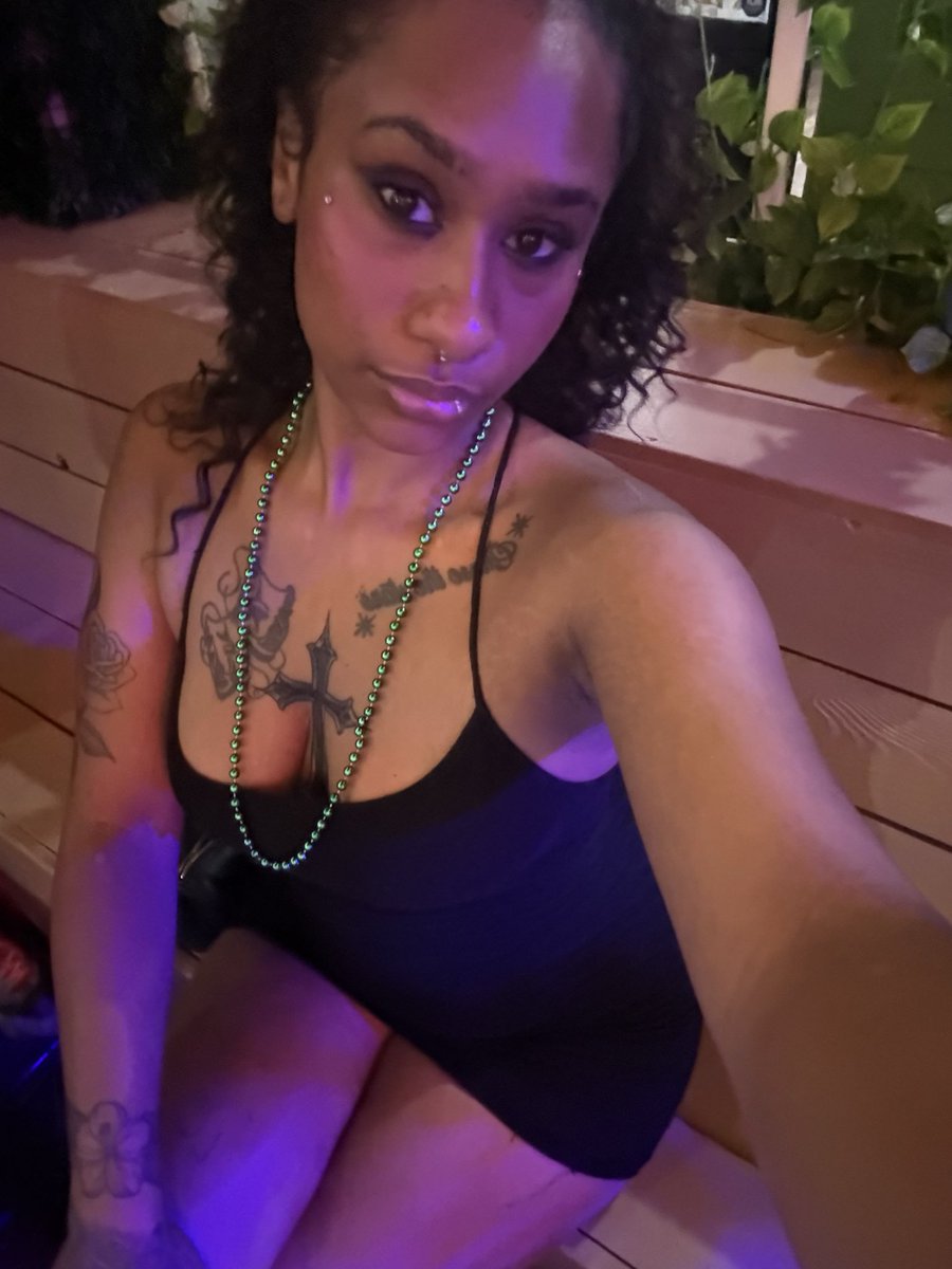 Pressurewantsyu's tweet photo. I really be in my own little world &amp; I love it here 😭💕
    #AquariusEnergy #MyOwnWorld #GoodVibes #JustMe https://t.co/NgEduAj3xy