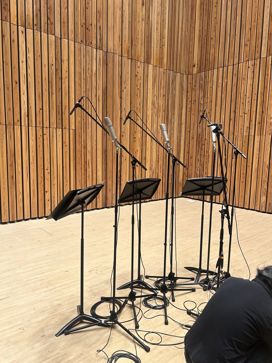 hibiki_violin's tweet photo. 6月にRECしたvn2+violaトリオの音源が予想以上に良くて嬉しい😆
今いろんなデバイスで聞いてみてるけど、やっぱりiPhoneから直接流すとちょっと劣化してしまいますね。。
イヤホンか、カーステが今の所一番ライブ感あって良い🙆
メンバーも上手いから何回聞いても飽きない。 https://t.co/2Gj3YVOJFX