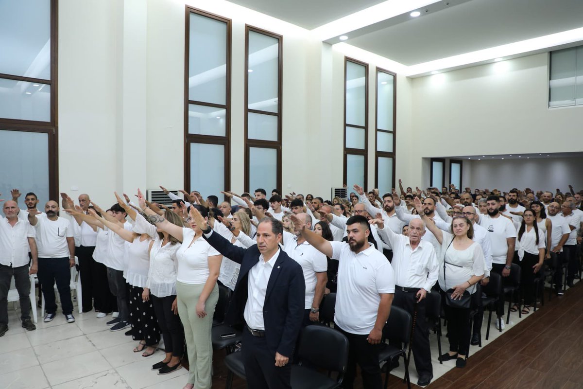samygemayel's tweet photo. خلال احتفال قسم اليمين للمنتسبين الجدد إلى حزب الكتائب: من لا يقتنع بمسار الدولة فليغادر الحكومة كما فعلت الكتائب عام 2015 https://t.co/FdthZcxwk0