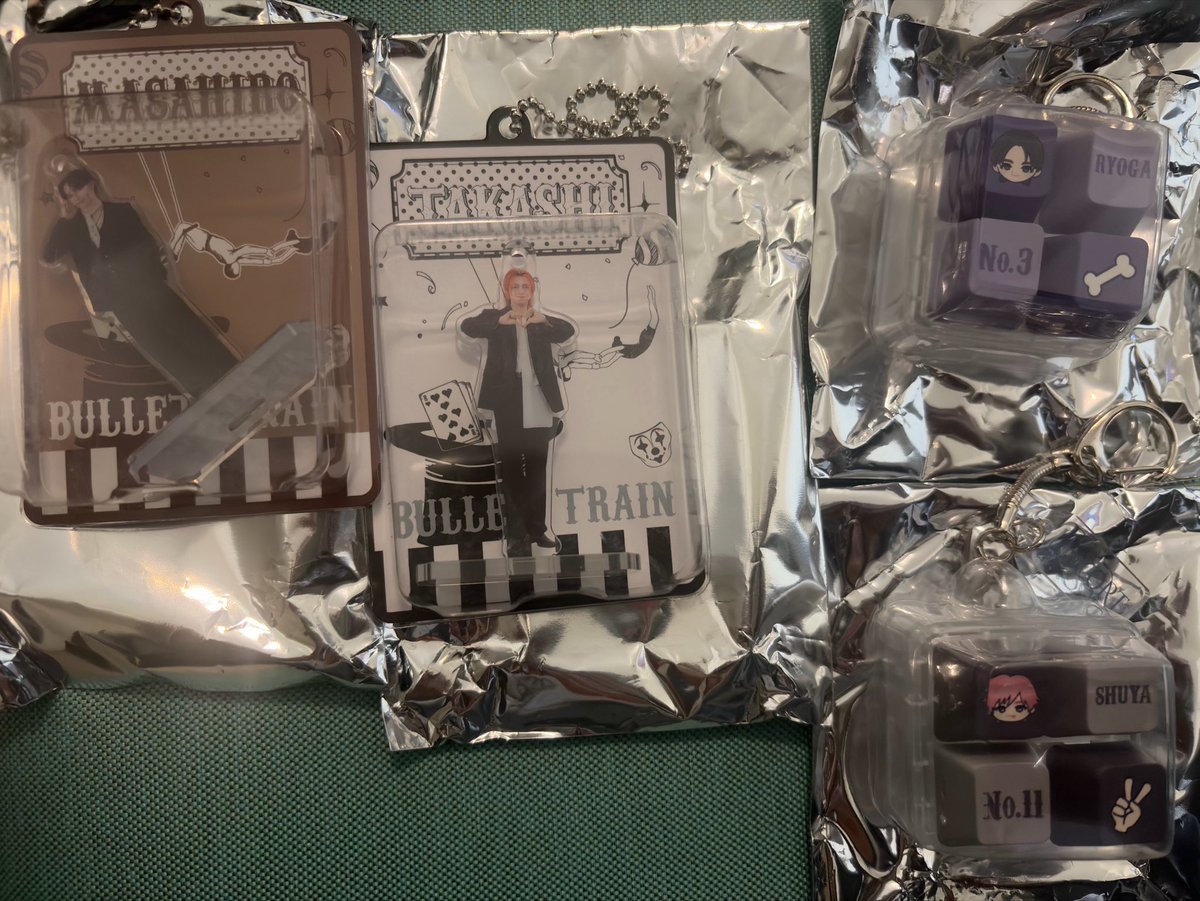 Sayakapeon's tweet photo. 超特急 ESCORT グッズ
【譲】ブリスターキーホルダー タカシ、マサヒロ
クリッカーキーホルダー リョウガ、シューヤ
【求】定価買取
 #超特急交換 https://t.co/6W6JRdHTVN