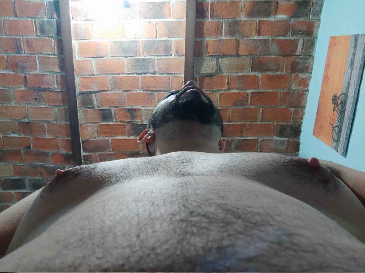 cosmoreyesx's tweet photo. Hoy es uno de esos días raros neen los que quiero mamar pitote 🙊🥵😈 https://t.co/KLZ9DXWh5t