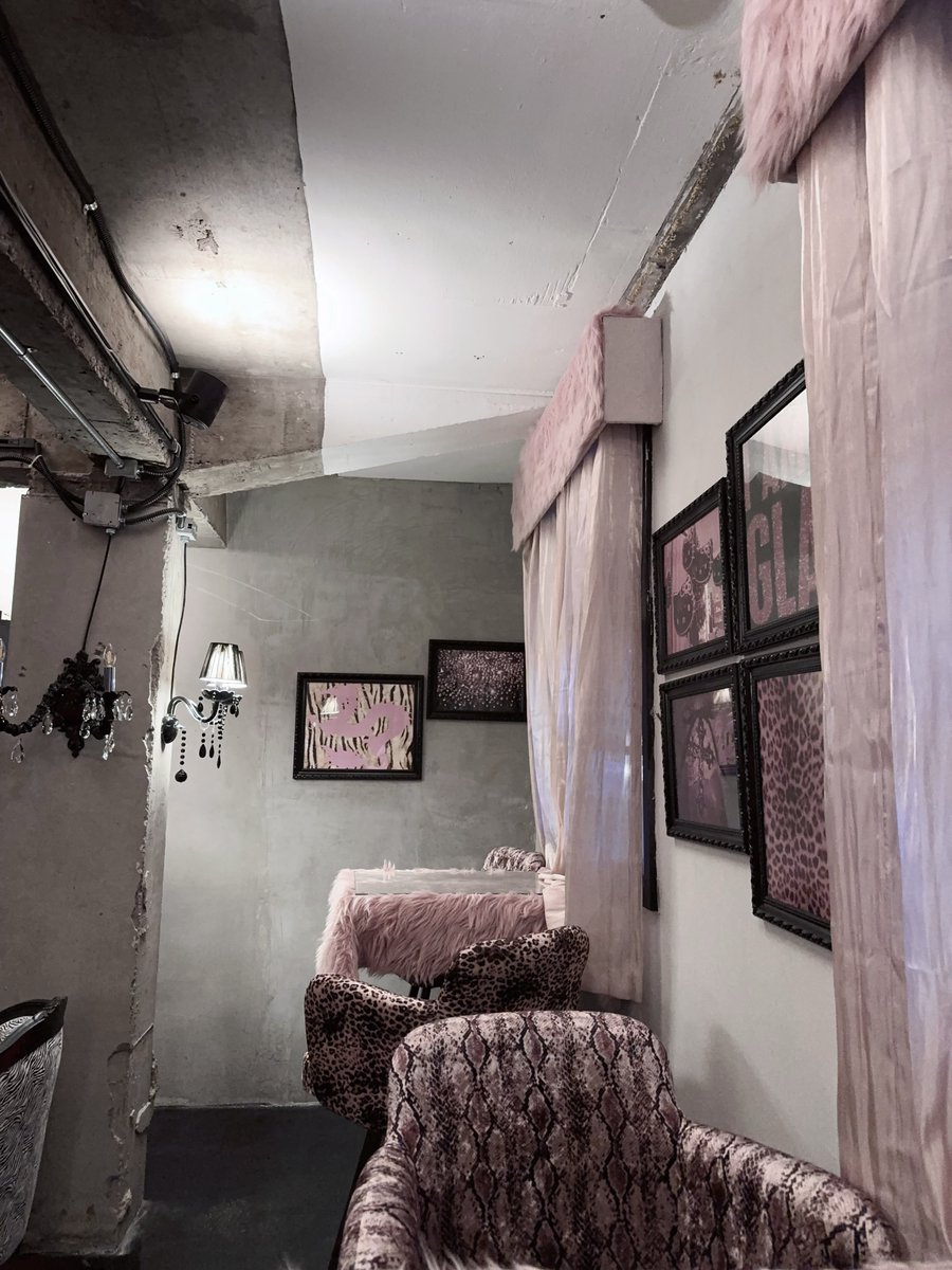 MarhtaMichdorm's tweet photo. YDeah, the police are still piecing it togetherid you hear about the murder at IKEA? https://t.co/mlV6BastH0