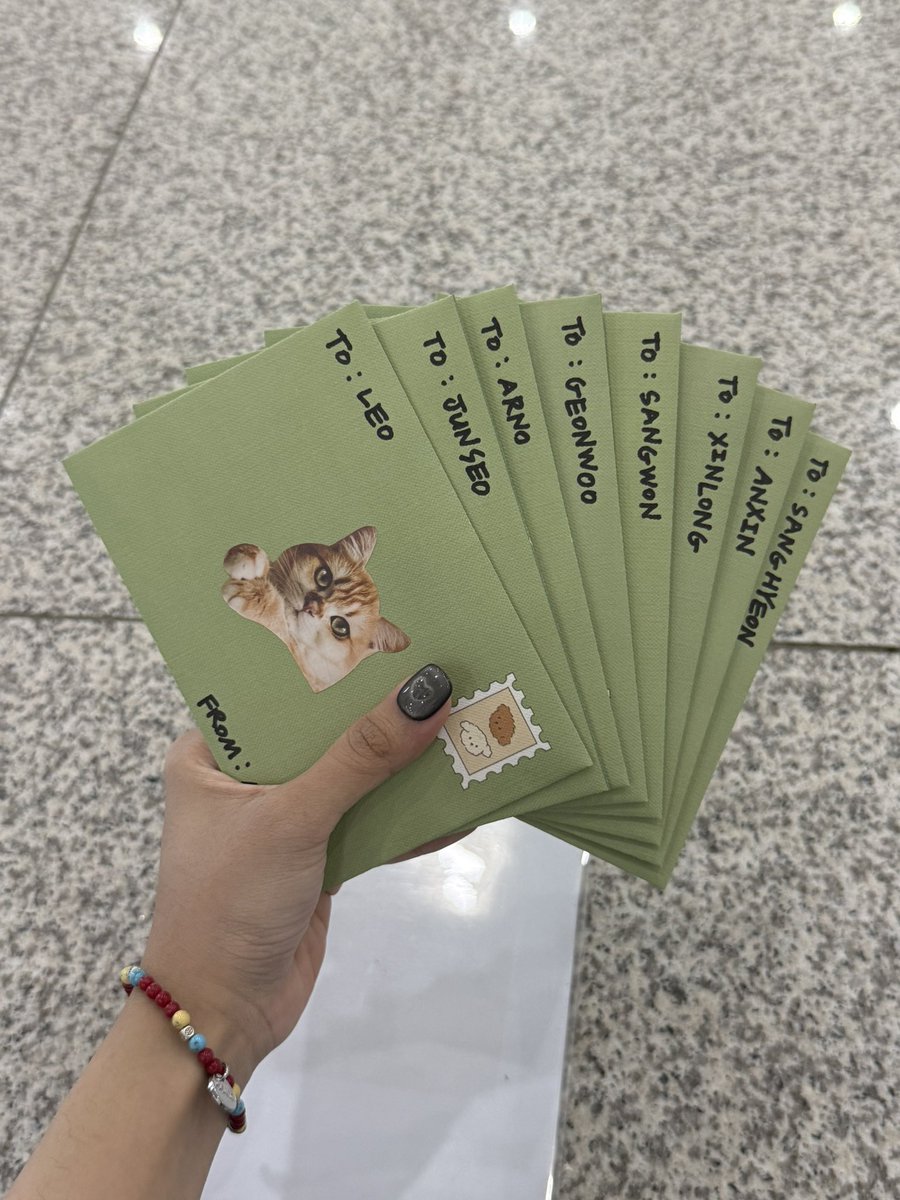 tinyleoheart's tweet photo. going to gayo daejeon today and wrote letters for every members😔🫂 https://t.co/rCz96JZEBX